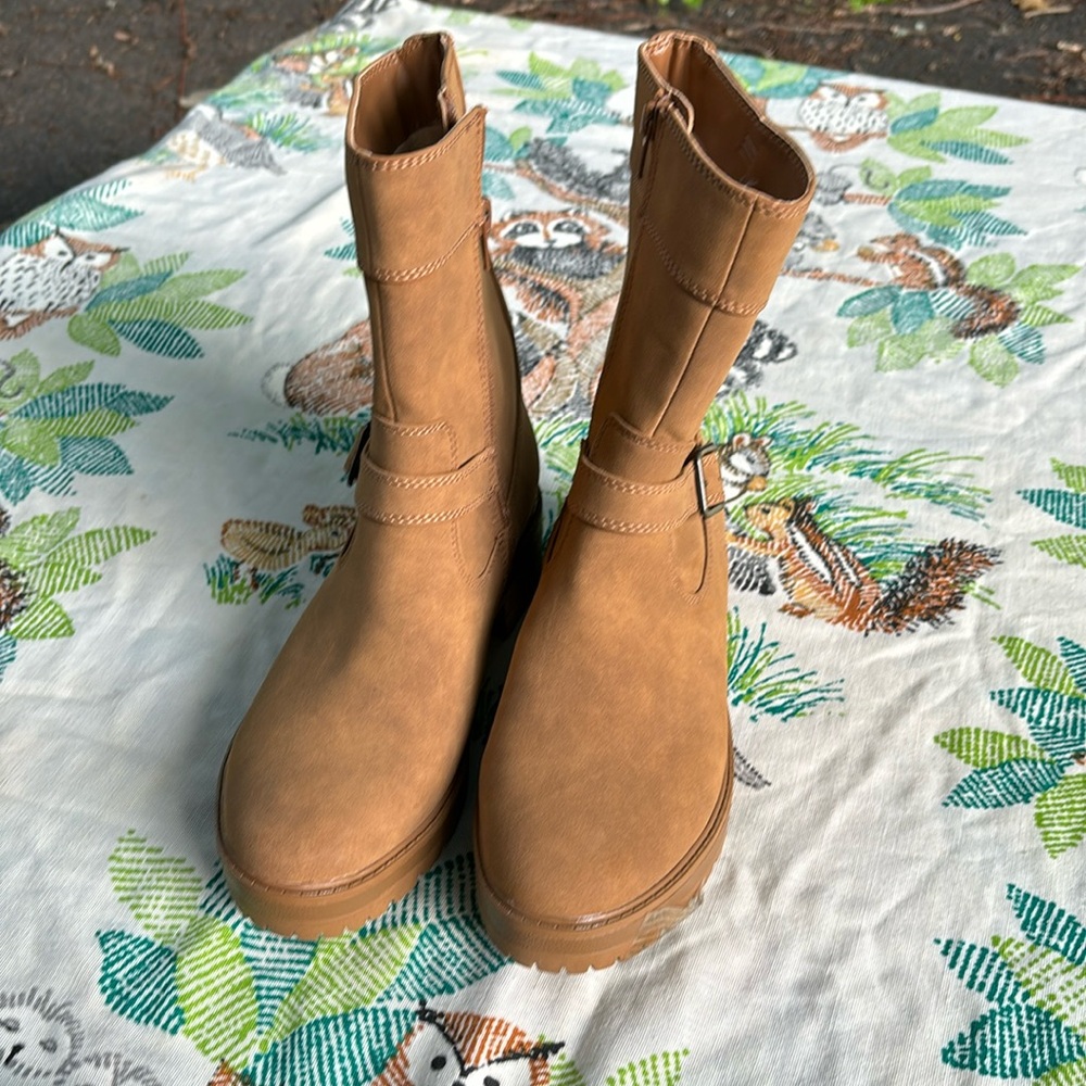 NWT Soul Naturalizer Newport Tan Faux Suede Zip Up Boots Buckles Soft Lining 7.5 - Picture 3 of 16